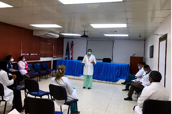Hospital Dra. Evangelina Rodríguez reúne su Comité de Emergencias y Desastres ante asueto Tormenta Fred