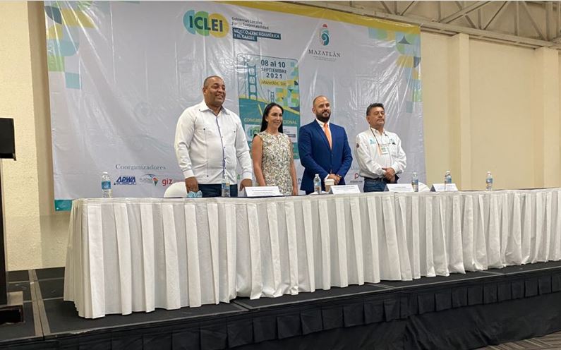 Alcalde de SDO y regidoras participan en congreso internacional en México