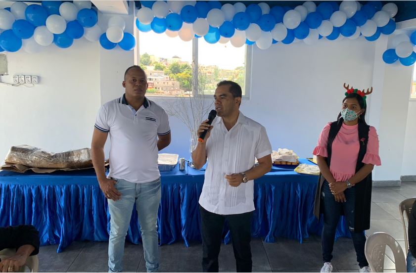 Elías Báez agasaja a comunicadores de Santo Domingo Oeste
