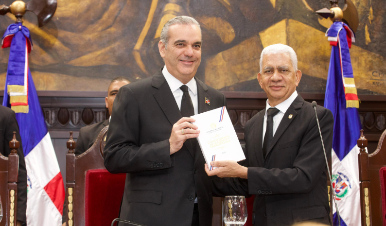 Durante su discurso, el presidente subrayó el compromiso de la República Dominicana con la alternancia en el poder