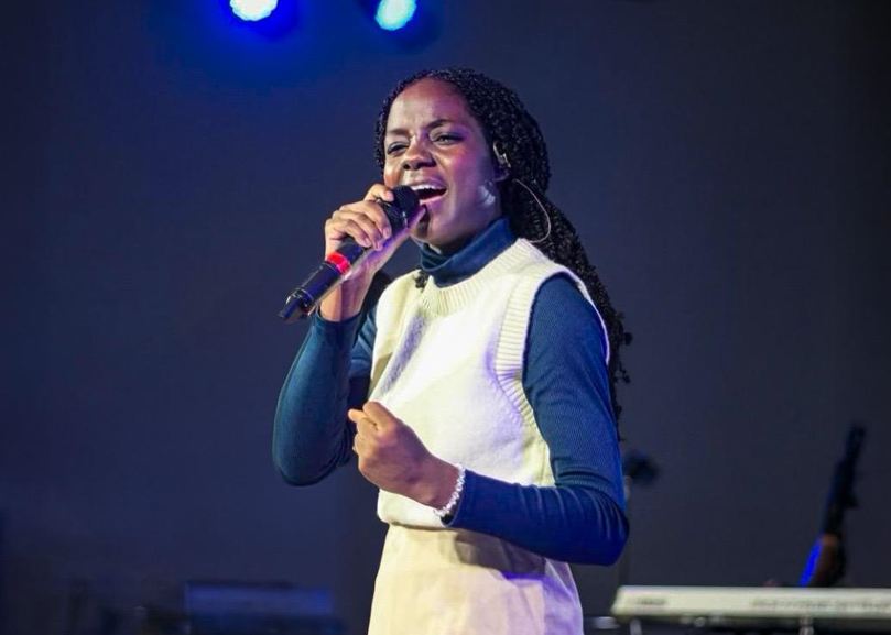 Raisa Díaz: La adoradora cristiana que revoluciona música góspel 