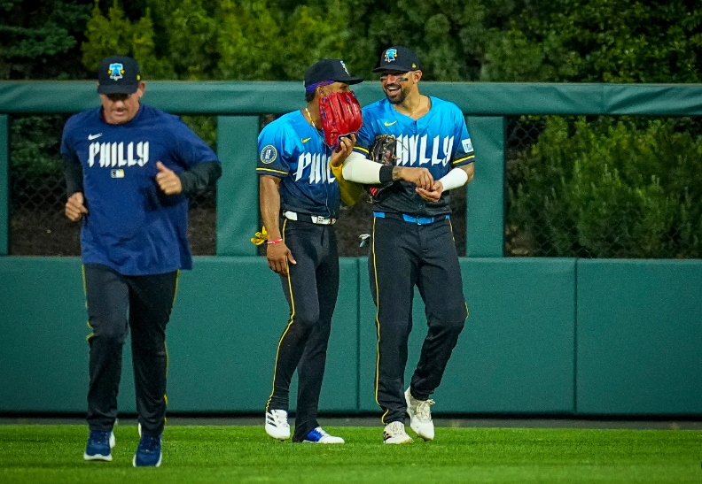 Johan Rojas brilla con jugada defensiva clave en victoria de Filis sobre Diamondbacks