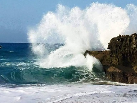 COE emite alerta por oleaje anormal en la costa atlántica por hasta 48 horas