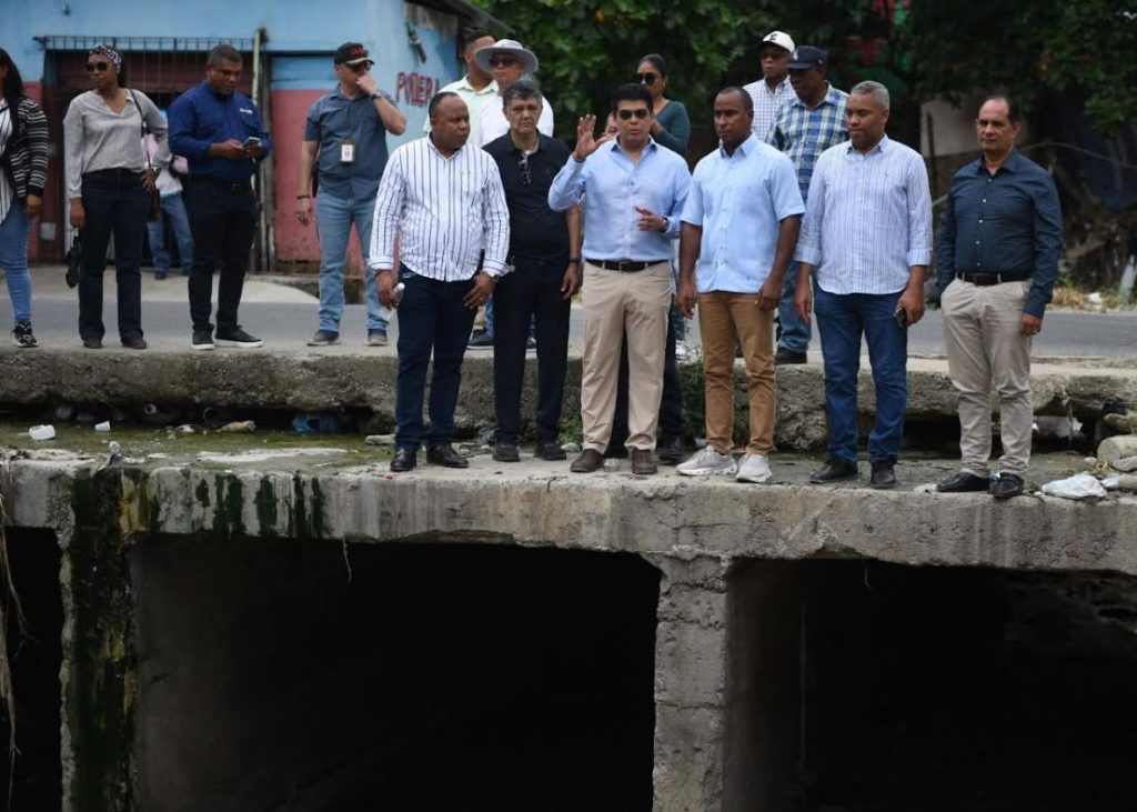  Fellito Suberví supervisa obras de saneamiento y acelera intervenciones en varios sectores del GSD
