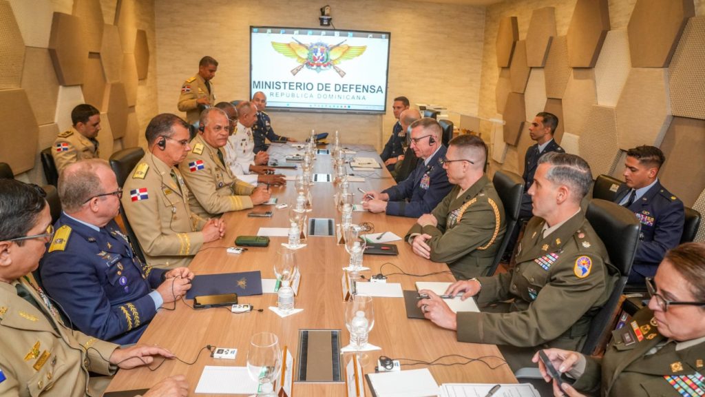 Ministro de Defensa recibe delegación del Comando Sur de EE. UU.