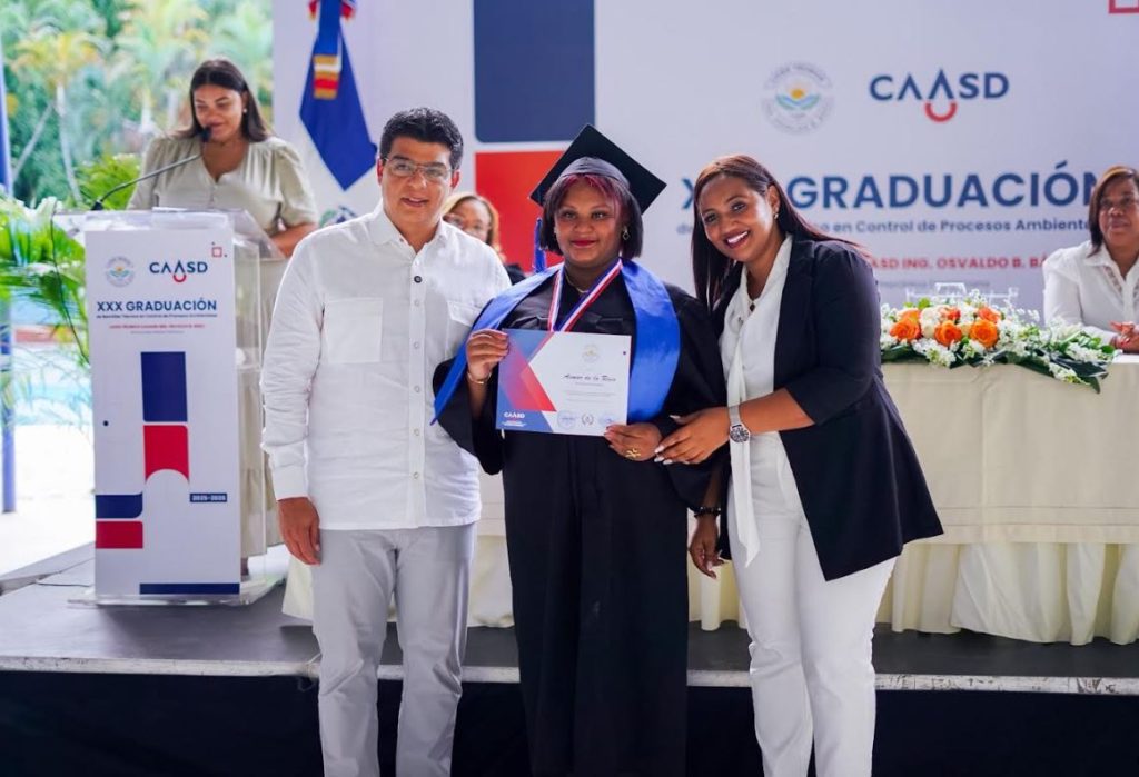Fellito Suberví encabeza graduación de 24 bachilleres técnicos formados en el Liceo CAASD