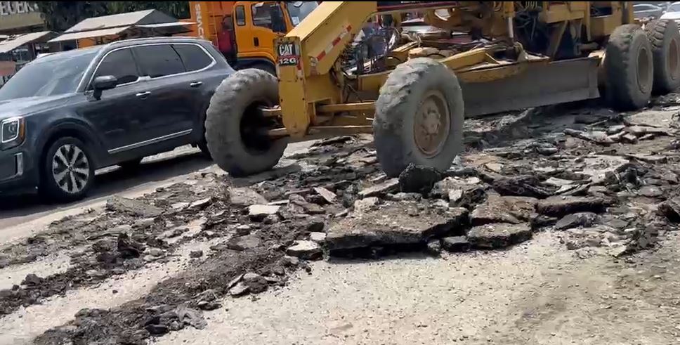 Gobierno inicia reparación de avenida principal de Hato Nuevo tras reclamos comunitarios