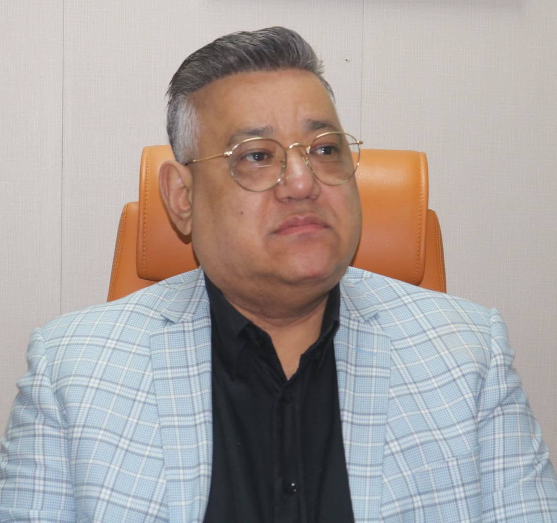 Joaquín Hilario exhorta a invertir en Santo Domingo Este durante encuentro empresarial. 