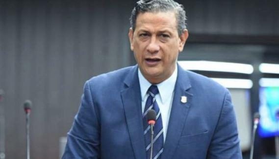 Diputado Robinson Díaz durante declaración sobre fiscalización y educación en República Dominicana