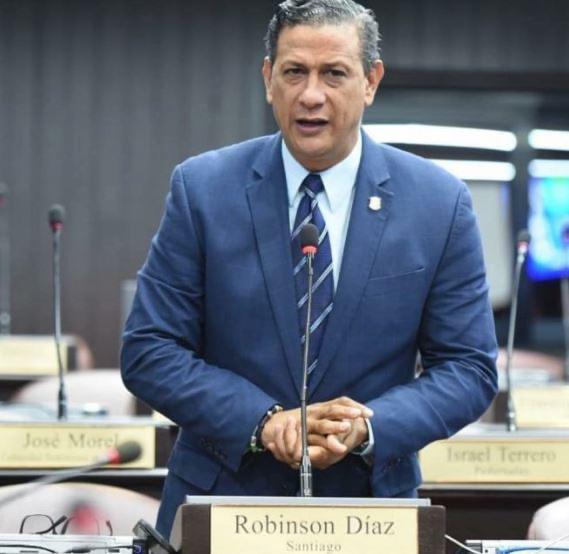 Diputado Robinson Díaz durante declaración sobre fiscalización y educación en República Dominicana