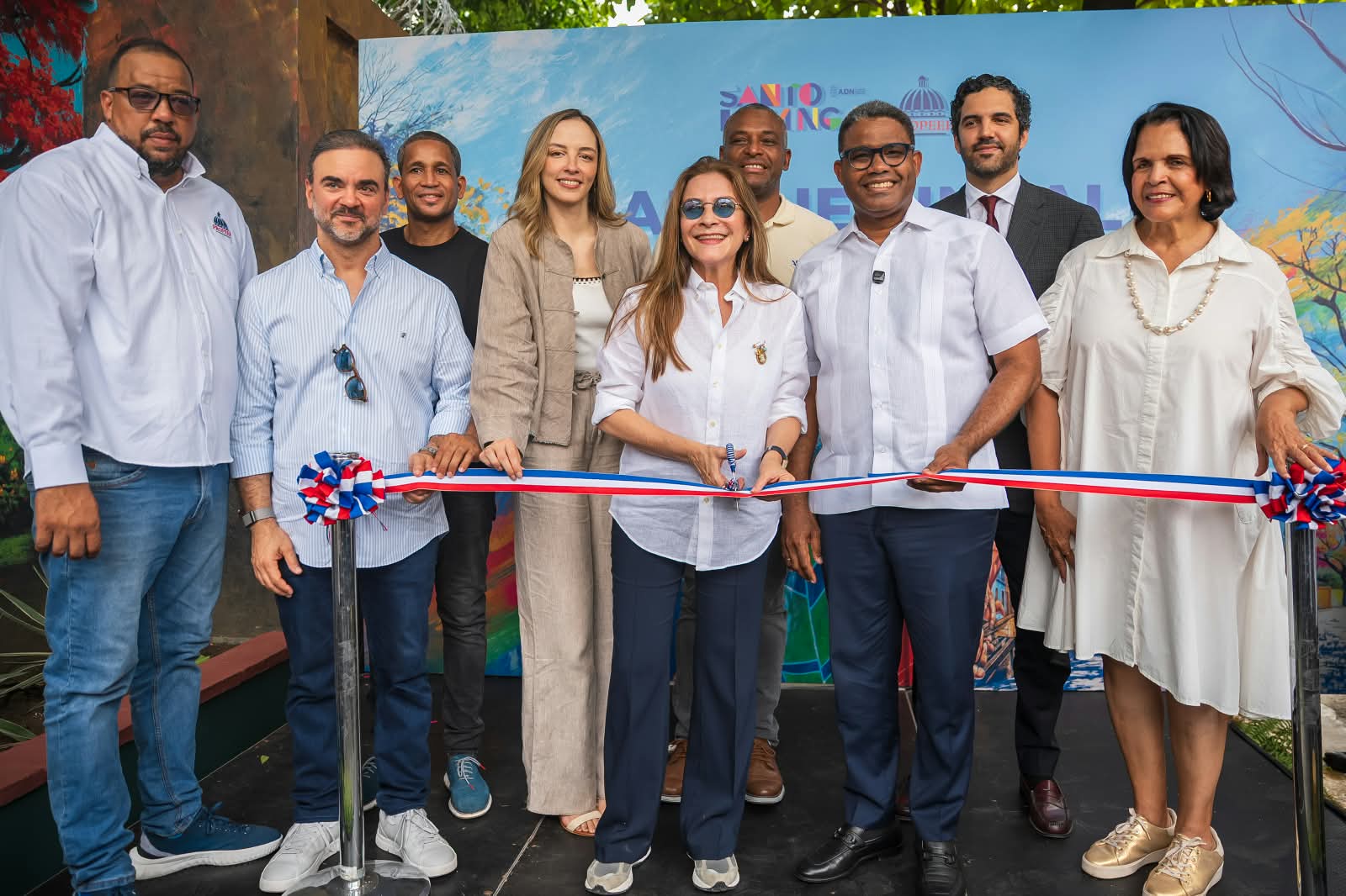 Parque lineal Villa Consuelo con mural artístico y áreas verdes recuperadas