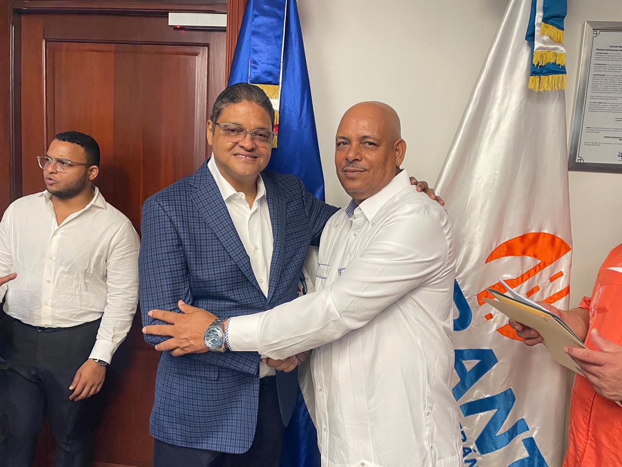 Reunión de transportistas UNET con autoridades del INTRANT en República Dominicana