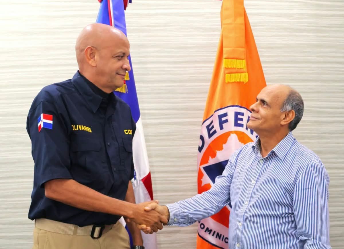 Reunión Defensa Civil y COE en Santo Domingo