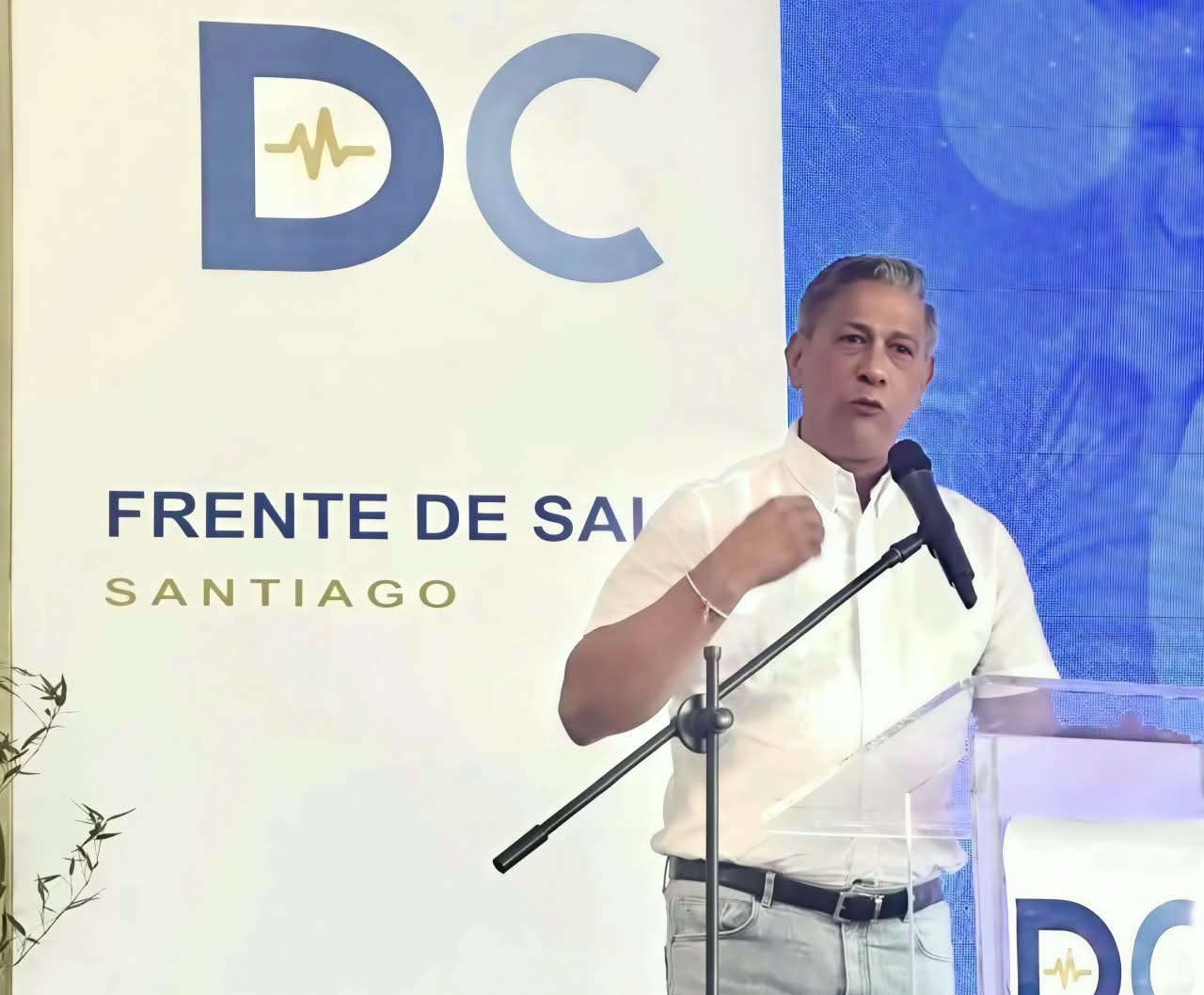 Profesionales de la salud respaldan proyecto de David Collado en Santiago