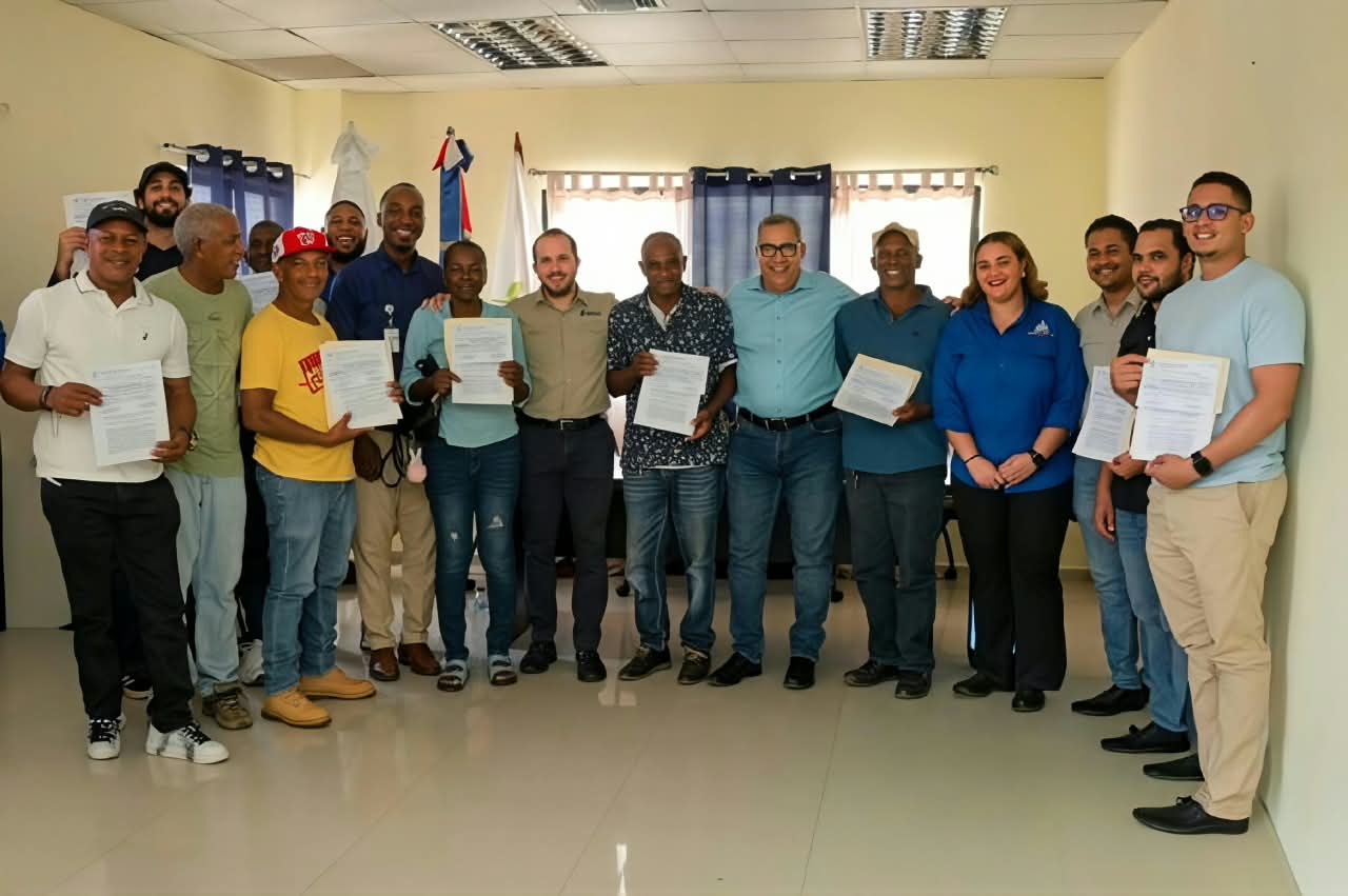 Productores agrícolas reciben bonos para modernización de sistemas de riego en República Dominicana