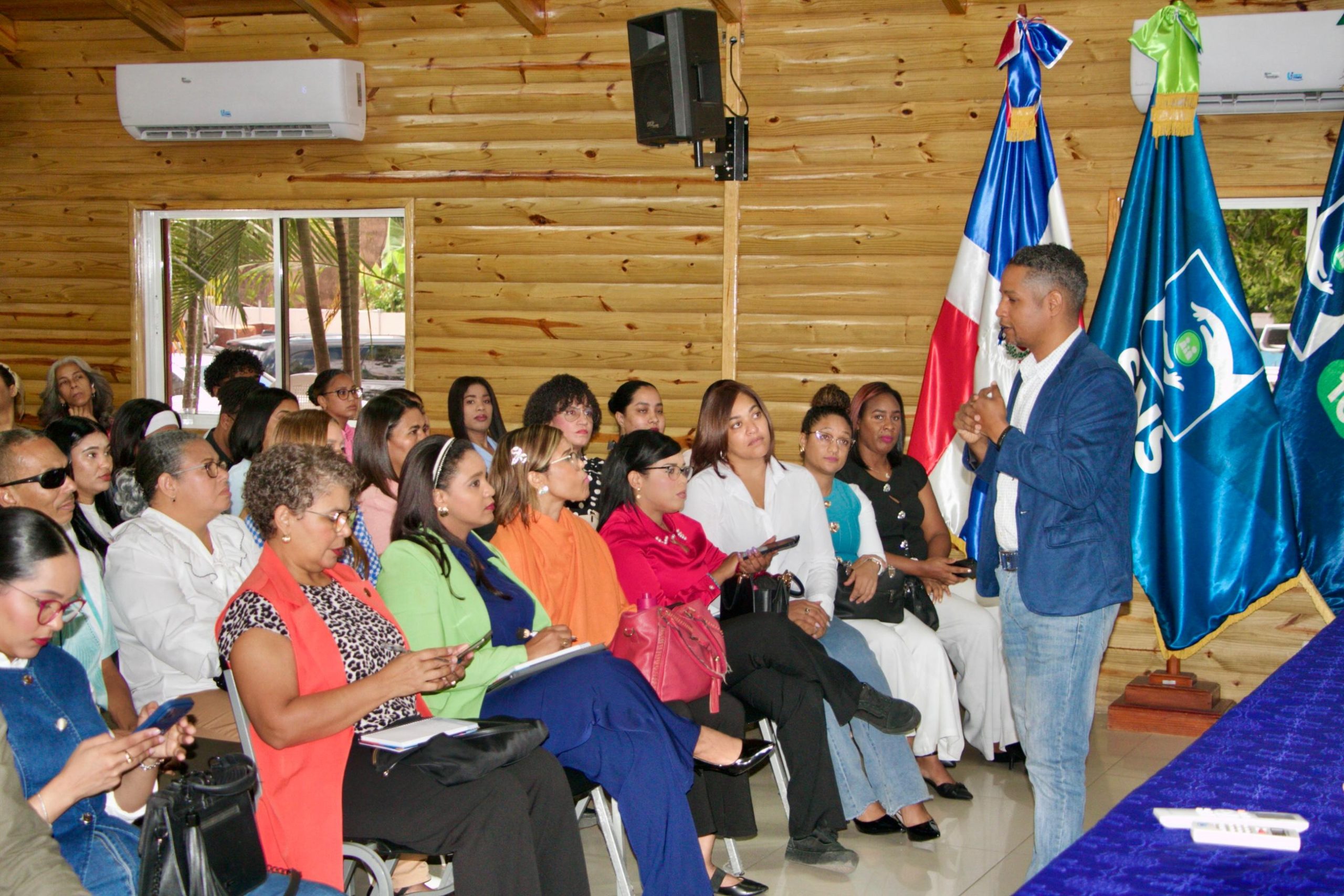 Capacitación del SNS y SRSO sobre plataforma del Sistema 3-1-1 en Santo Domingo