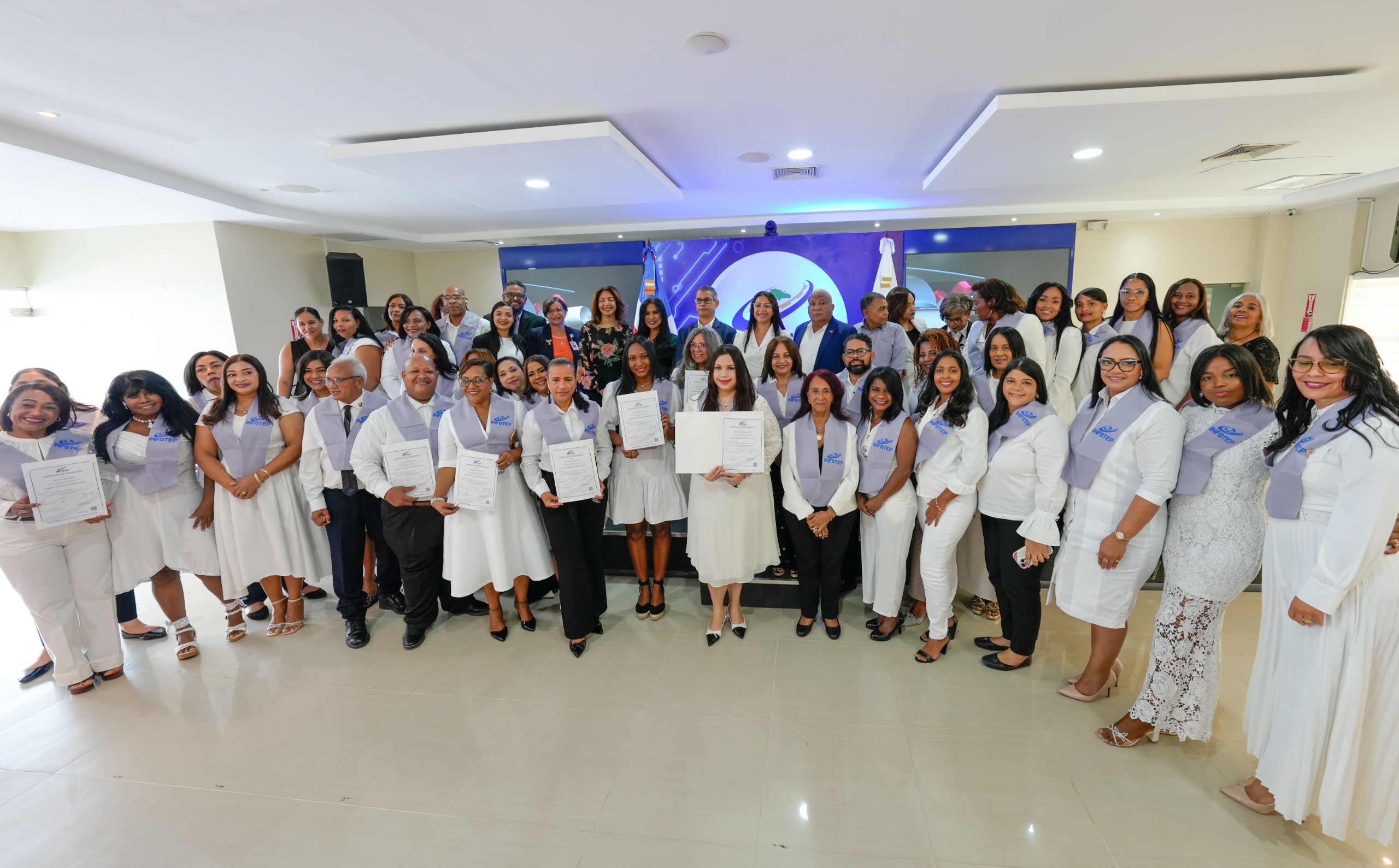 Periodistas graduados en diplomado de comunicación en salud en República Dominicana