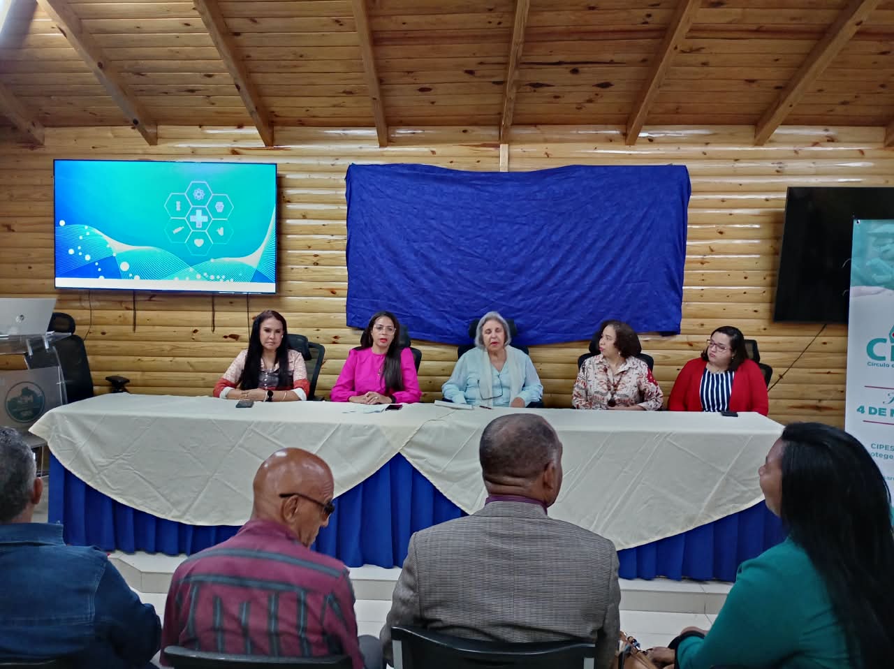 Taller de periodismo sobre violencia de género en Santo Domingo
