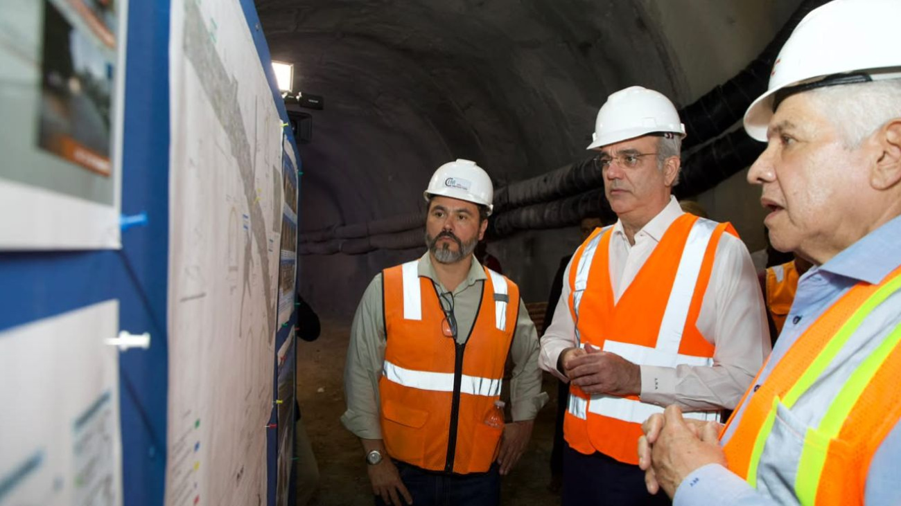 Presidente Luis Abinader supervisa construcción del túnel pluvial de la avenida Luperón.