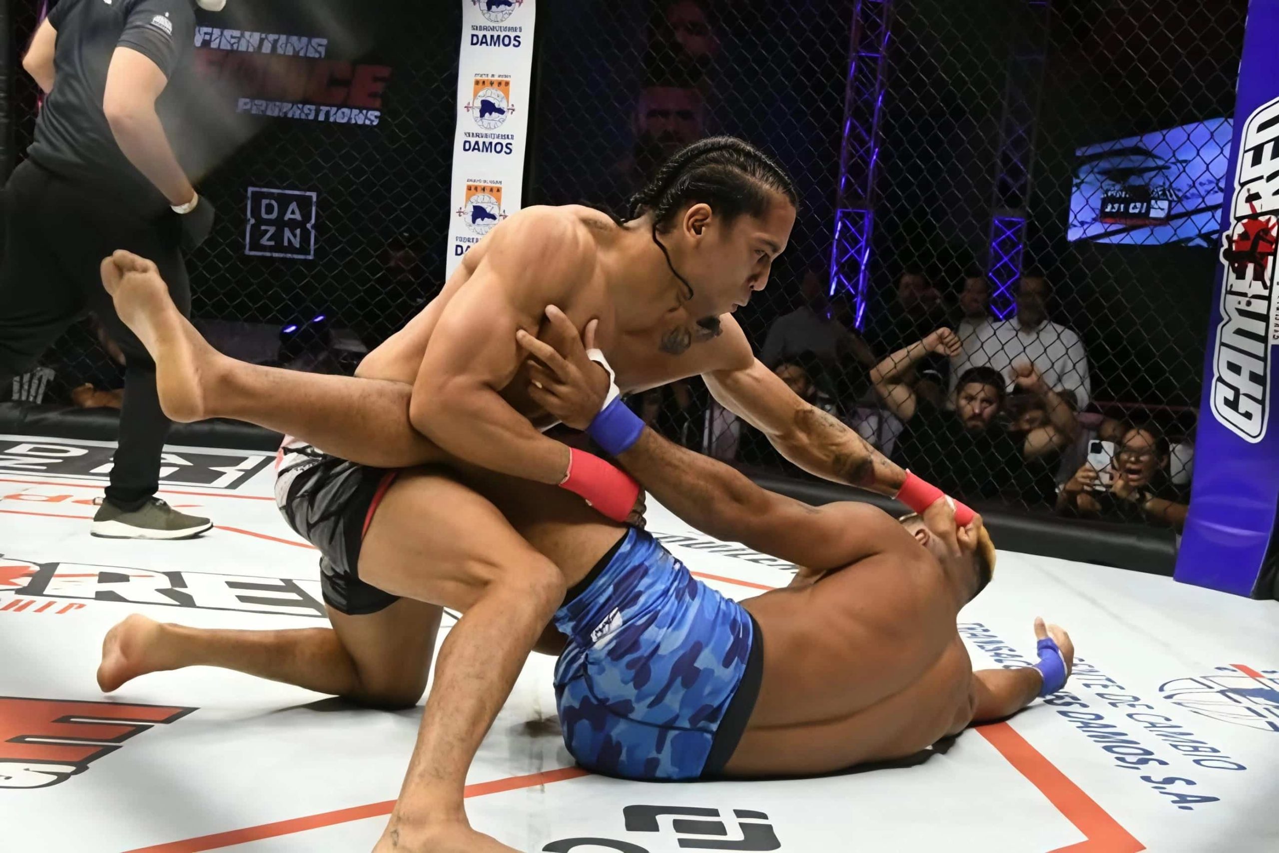 Michael Polanco celebra nocaut en evento de MMA en República Dominicana